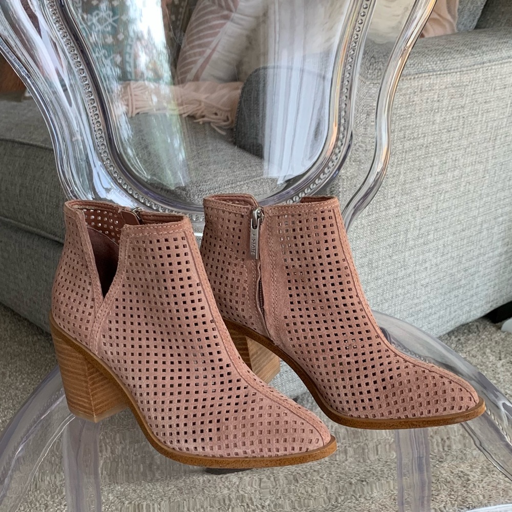 1.State LaRocka Perforated Bootie